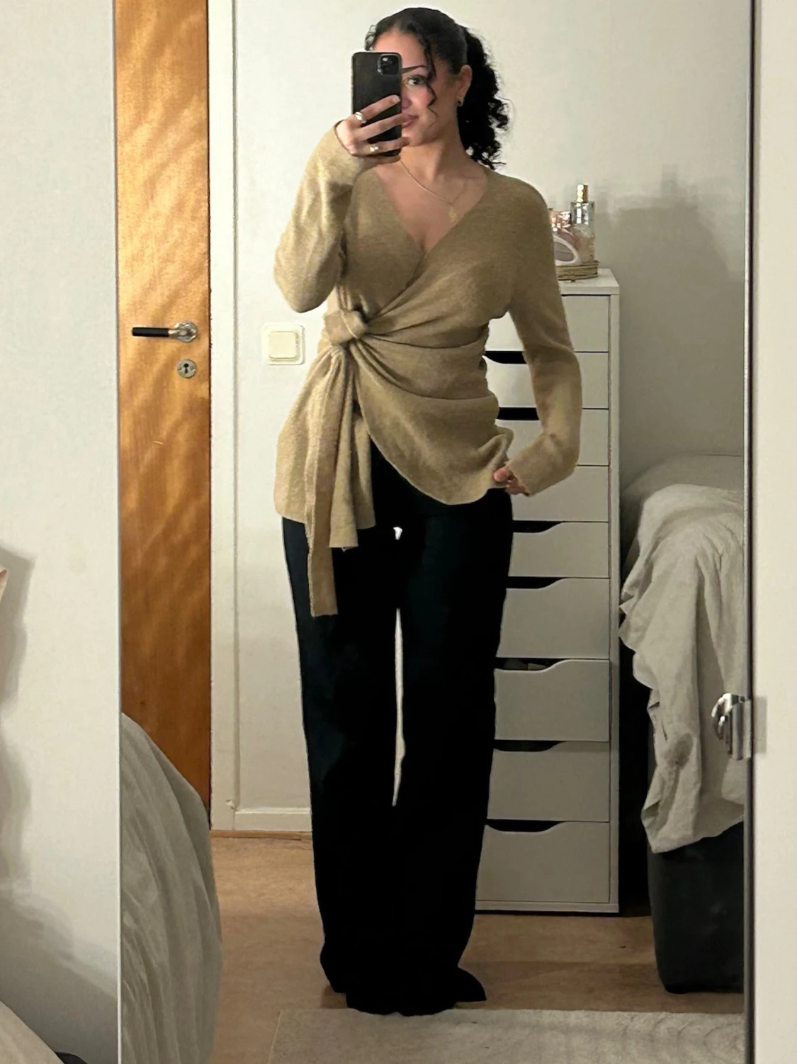 Beige omlottkofta med knytband - 1