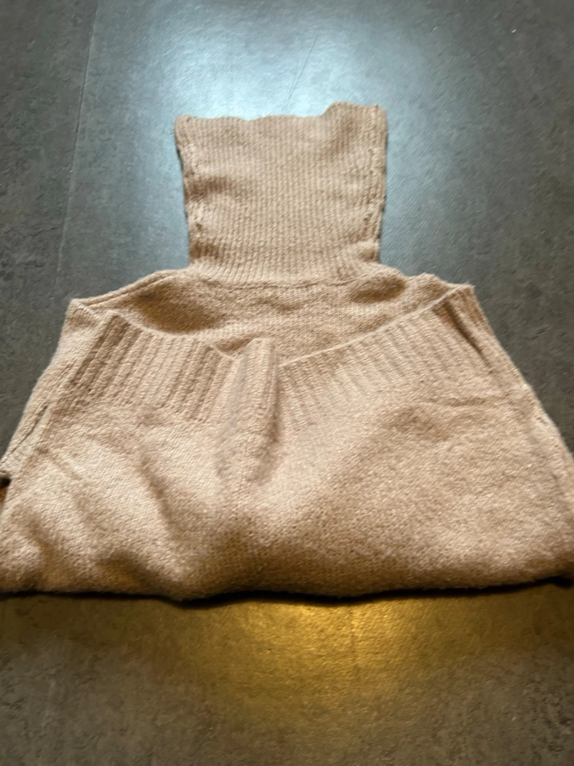 Beige stickad polotröja - 1