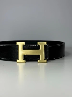 H bälte - Storlek 110cm , mdd följer håltång, fint för kostymer 