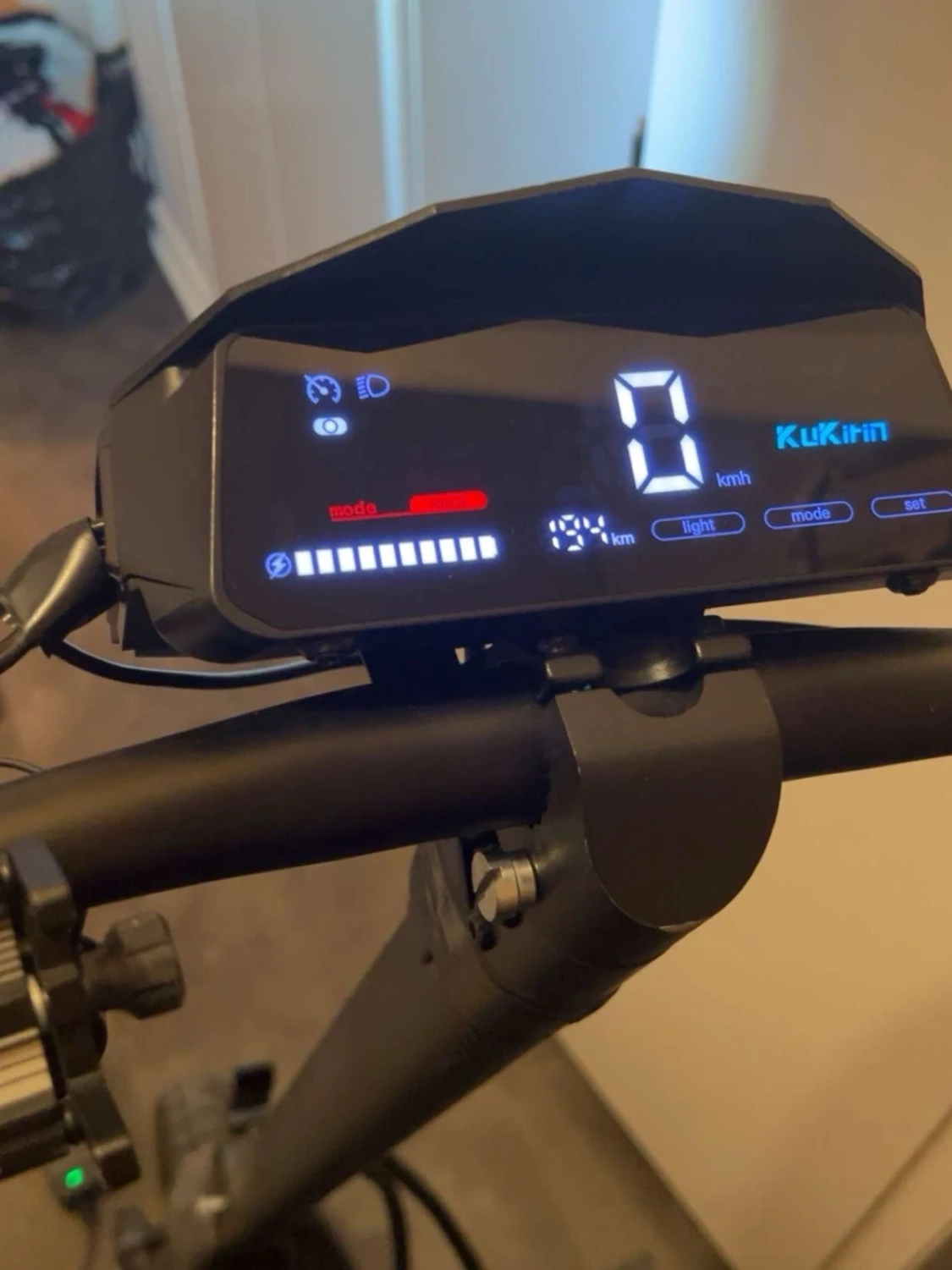 Svart elscooter KuKirin G3 - 1