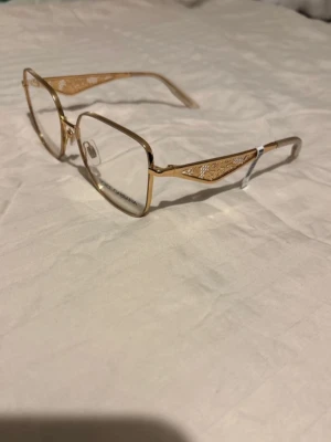 Dolce & Gabbana Glasögon med kvitto - Helt oanvända Glasögon av märket dolce & gabbana. orginal pris 3790kr med kvitto.