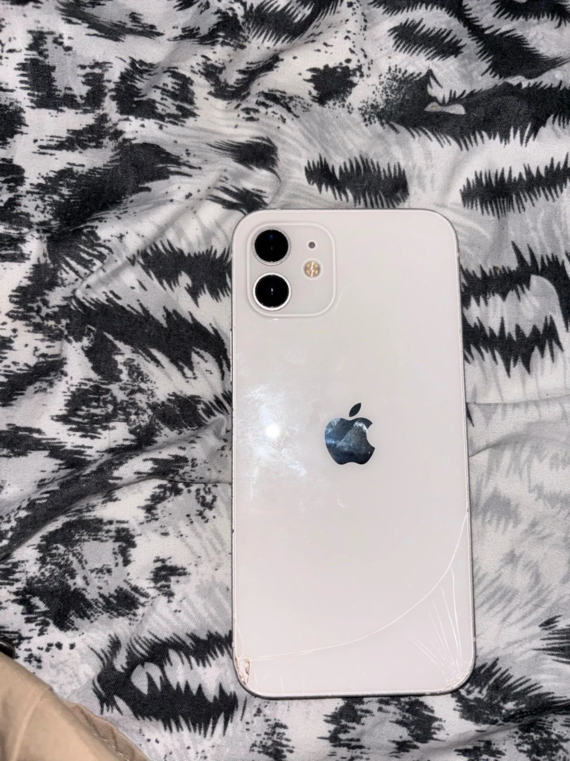 Vit iPhone 12 LÄS BESKRIVNING FÖRST!