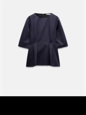 Peplum topp - Säljer denna fina peplum toppen ifrån Zara. Andvänd 1 gång endast så väldigt fint skick!💕