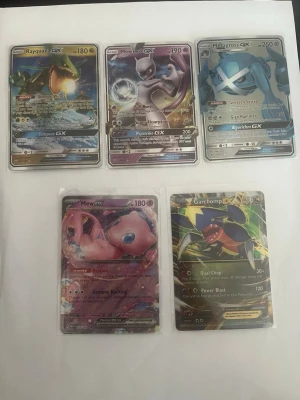 Pokémon kort  - Säljer dessa för ett litet pris, prutat och klart. Skriv dm för fler bilder och funderingar!