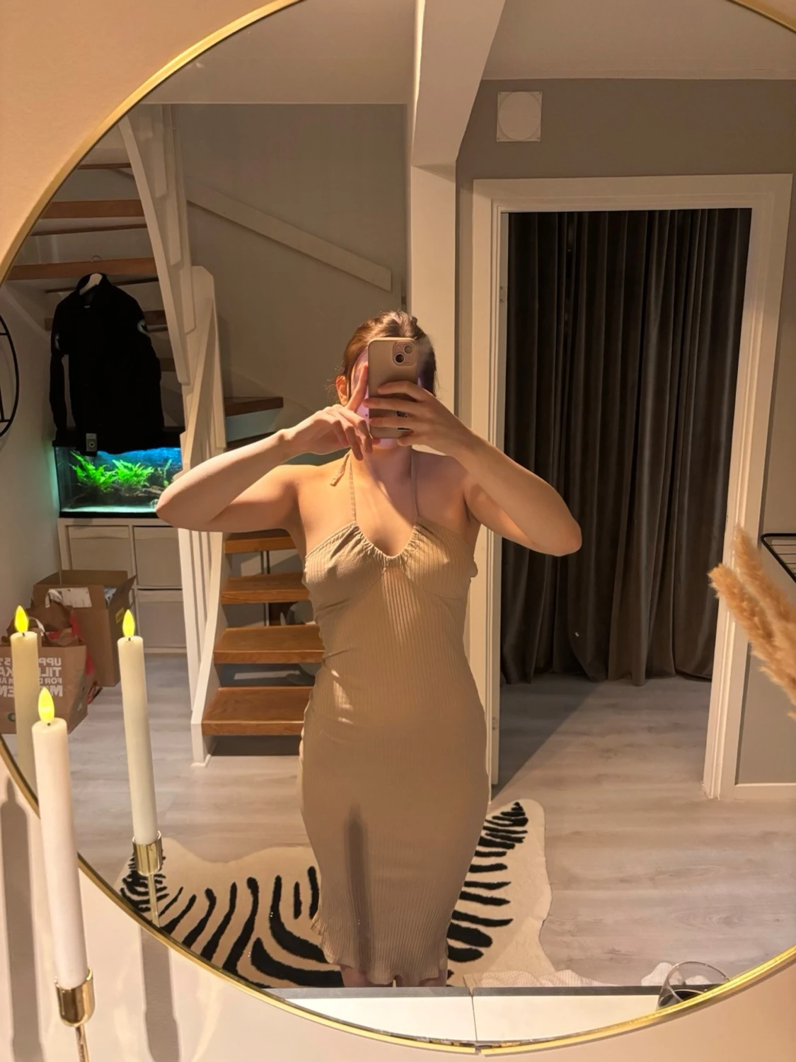 Beige ribbad långklänning