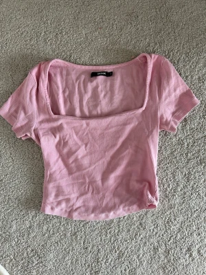 Rosa topp - Rosa topp från BikBok storlek S! 