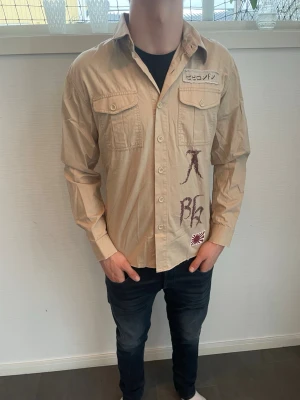 BB london overshirt  - BB London overshirt  herr| pris:399kr| storlek:XL men passar L också| skick:9,8/10| hör av dig vid minsta lilla fundering eller fråga|