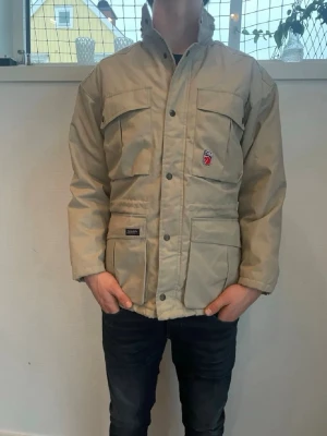 Fjällräven Field jacka fodrad - Fjällräven Field Jacka Fodrad herr| pris: 999kr| storlek: M | skick:9/10| hör av dig vid minsta lilla fundering eller fråga|