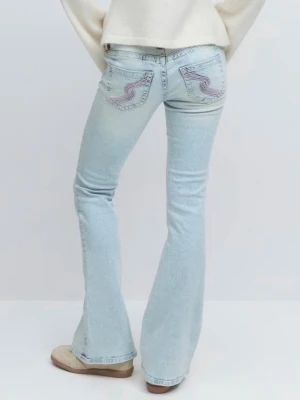 Gina Y 14+ ljusblå jeans  - Ett par jätte fina jeans ifrån Gina Young 14+ avdelningen som tyvärr inte kommer till användning där av säljer jag dem!!🩵 Storlek M!