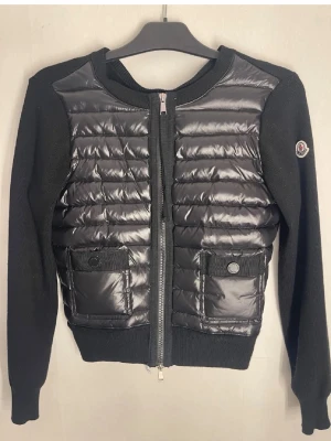  cardiganjacka från Moncler - Tar emot prisförslag, köpt i Frankrike❤️