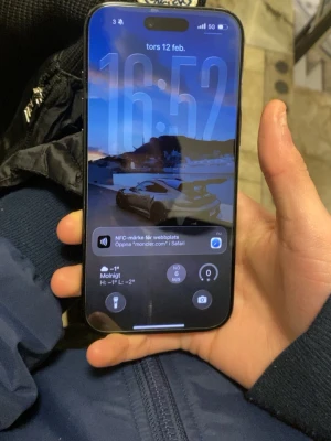 Moncler cardigan - Säljer en Moncler Cardigan i storlek M. Passar även dig som har storlek L.