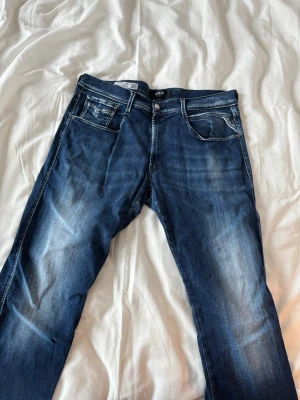 Blå jeans från replay - Säljer dessa replay jeans då de ej kommer till användning. W36 och 34L
