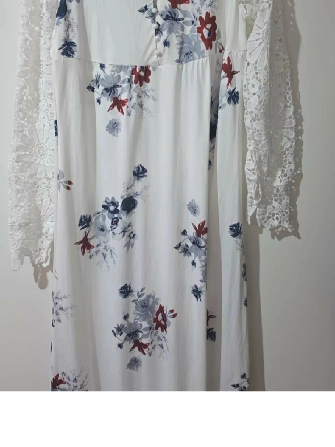 Vit blommig långklänning med spets - 1