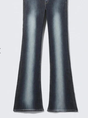 kvarg jeans  - de är använda men fortfarande i fint skick, säljer då de ej kommer till användning längre💕