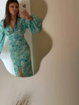 Adoore klämde  - Använd fåtal gånger, tyvärr blivit för liten nu