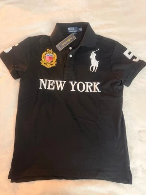 Polo Chief Keef New York - Aldrig använd med prislapp kvar. Storlek S och pris kan diskuteras.