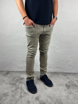 Replay jeans  - Ett par riktigt snygga jeans från Replay i storlek W32 L32 i modellen Mirfak