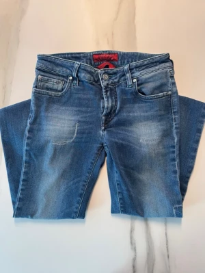 Jacob Cohen jeans - Blåa skinny jeans från Jacob Cohen i storlek W30 men passar även W29. Skriv vid intresse!🤗