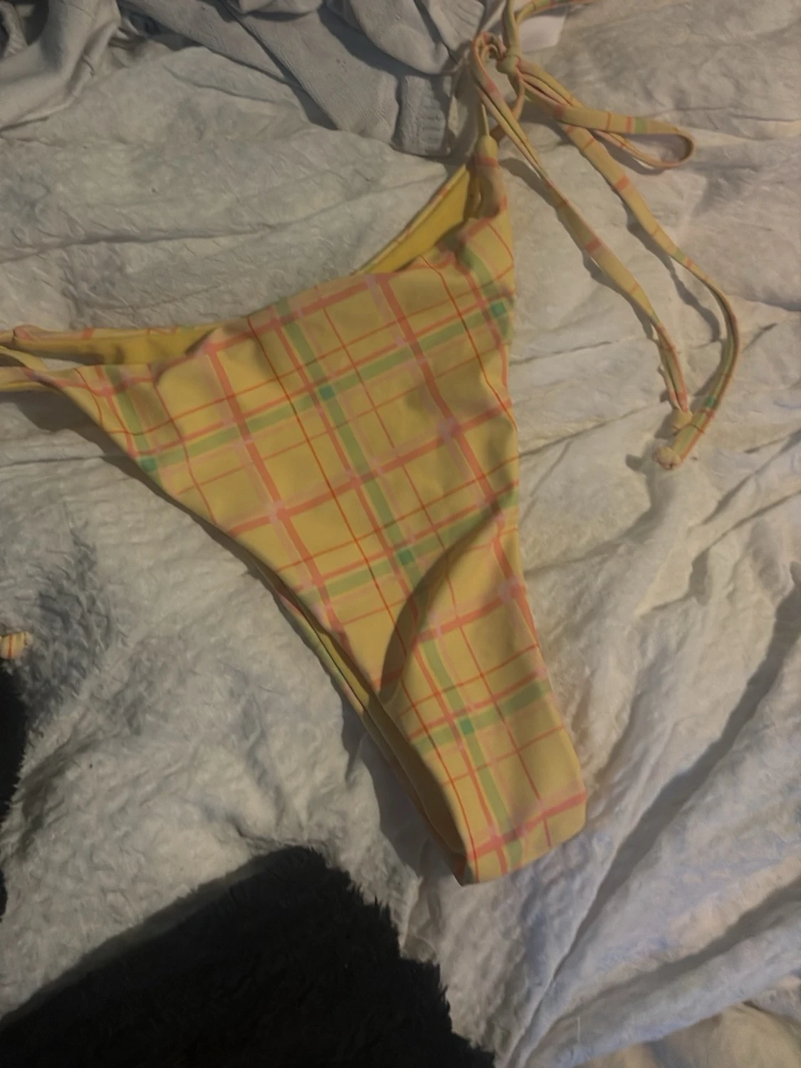  Gul string bikini - 2