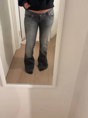 Bootcut jeans från lager 157 Blaze - Säljer ett par snygga bootcut jeans från lager 157 som är i nytt skick, har använts ett fåtal gånger.  Säljer då dem tyvärr känns för små på mig.💕 