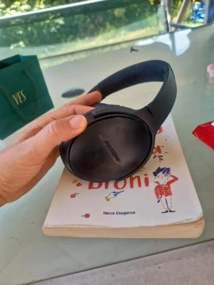 Bose 35 QC II - Dom funkar utanmärkt, ingen problem. Har inte väskan.  Skickas samma dag den köps, kan mötas för extra pengar eller kan ni komma till tumba!  Har en annan i min profil om du är intresserad