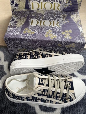 Svarta dior skor dam - Box påse tillkommer ej