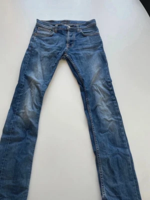 Nudie jeans grim tim - helt ok skick men mycket kvar att ge! Skick 7/10 😌