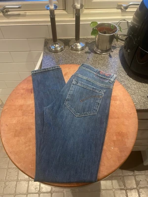 Dondup George  - Säljer nu ett par feta dondup jeans i storlek 32 | mycket fint skick utan defekter| priset är ej hugget i sten |kom dm för flera frågor eller funderingar!
