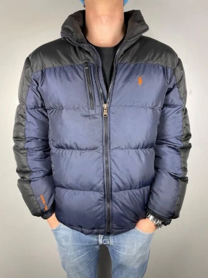 Ralph Lauren dunjacka - Size L | Skick 9/10 | Modellen är 184, 74 kg | Hör av dig vid frågor!
