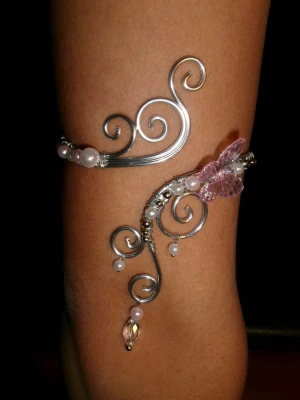 Armcuff  - Finns både i silver och guld💞 Lättböjd material som är enkel att justera. Vid osäkerhet, skriv gärna din till mig din omkrets på armen🥰 Jag gör även customs!