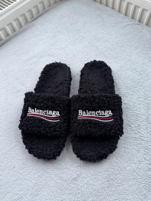 Balenciaga Black Teddy Slides EU 44 – Excellent Condition - Balenciaga shearling/teddy slides in black. Size EU 44 – true to size.  Very clean condition with minimal wear. Logo embroidery intact.  Comfortable luxury statement piece. Open to reasonable offers.
