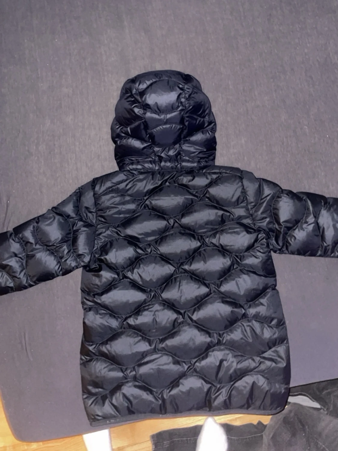Svart dunjacka från Peak Performance - 2