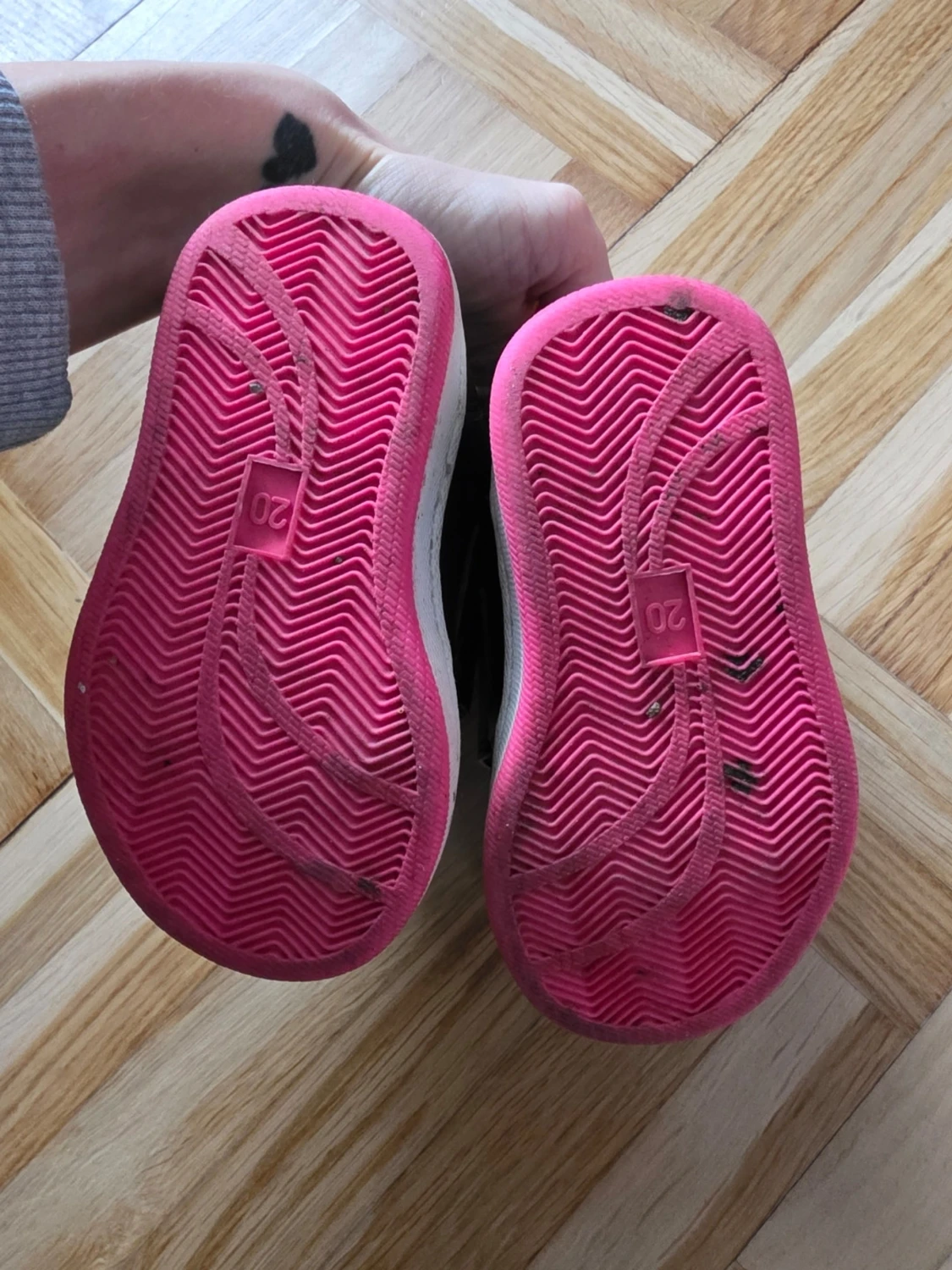 Svarta barnkängor med rosa detaljer - 4