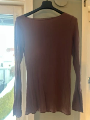 Intimissimi topp - Jättesöt Intimissimi topp🩷Toppen är ganska nopprig och har ett hål, så därför priset. Köpt för 600kr