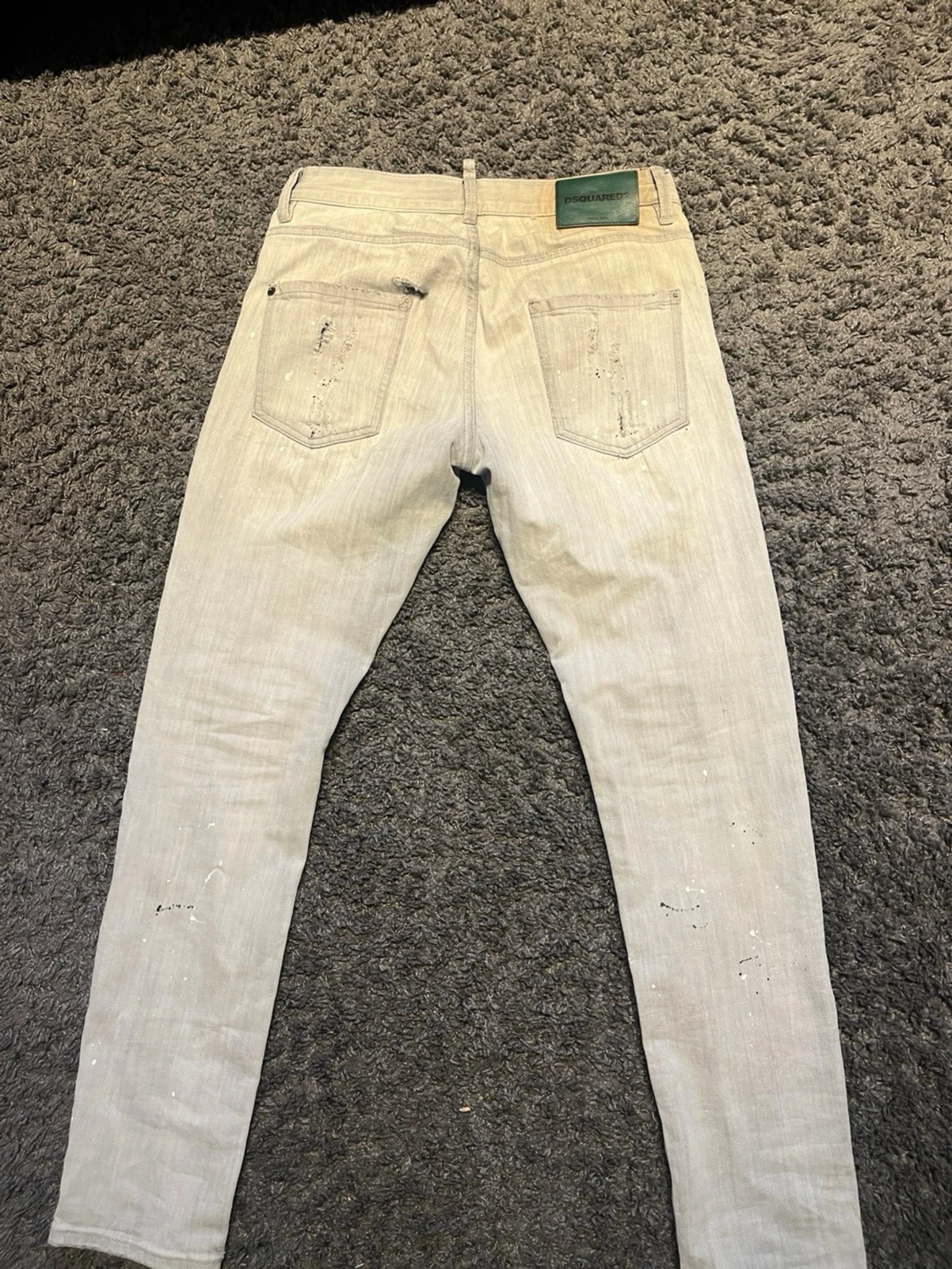 Ljusgråa distressed jeans från Dsquared2 - 1