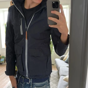 Timberland fieldjacket - Stilren och vattentät, perfekt till vardags i det svenska vädret 😊