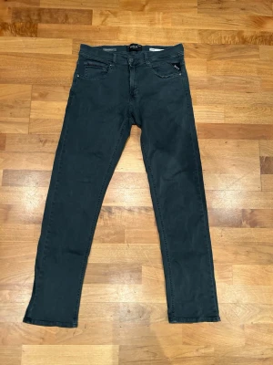Mörkblå jeans från Replay - Replay jeans W30 L30