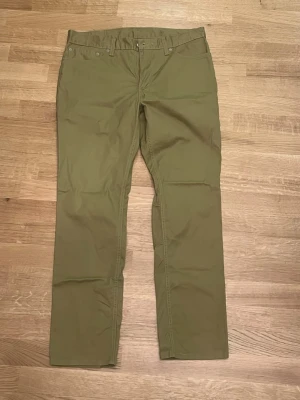  Levi's jeans - Säljer dessa snygga Levis jeans. De är väldigt lite använda och så gott som nya. Hör av er vid frågor! 