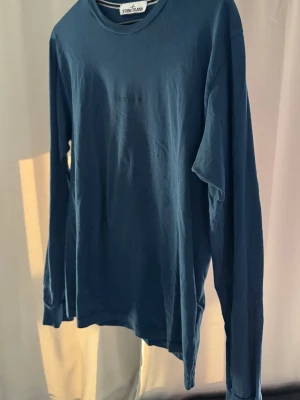 STONE ISLAND - Stone Island longsleev strl M finns i Nacka.