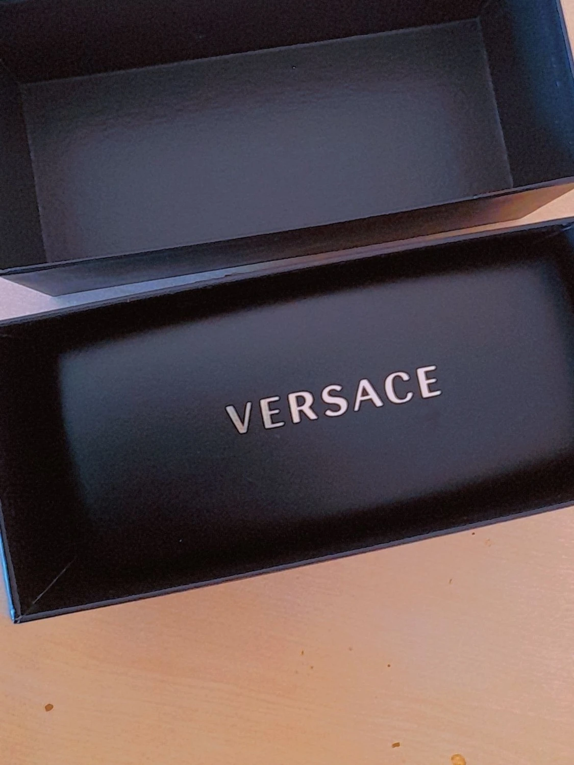 Versace svarta solglasögon med guld