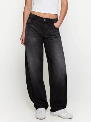 Slutsålda Baggy Bershka Jeans - Helt nya baggy jeans från Bershka. Aldrig använda, aldrig ens uppackade. Säljer pga fel storlek. Nypris 399.