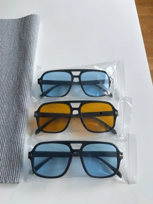Tom Ford solglasögon - Säljer tom ford liknande solglasögon. 150kr styck. Helt nya och jättefina för sommaren.