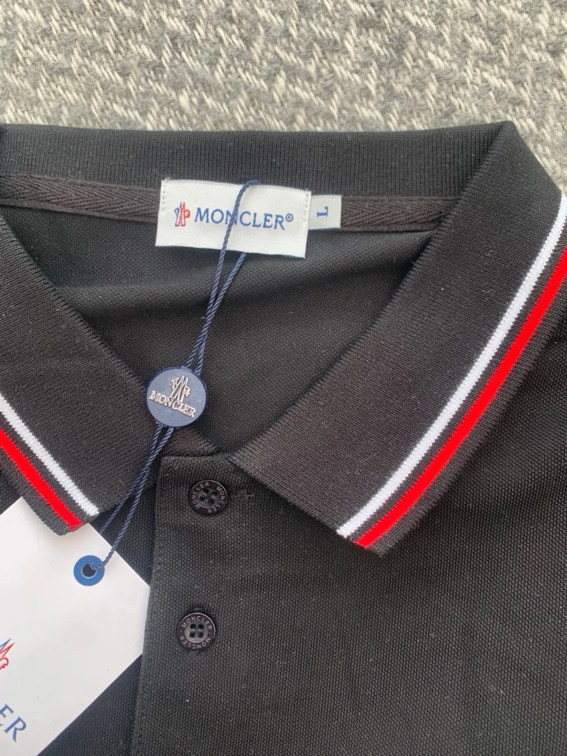 Svart pikétröja från Moncler - 1