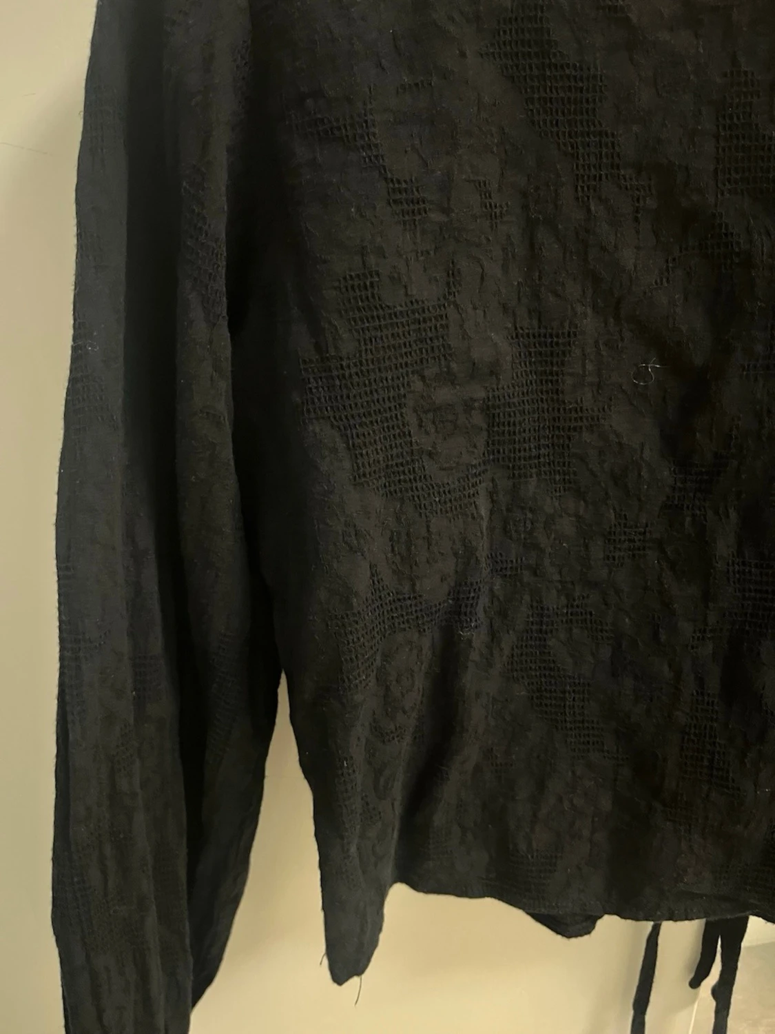 Svart blus med knyt från Pieces - 4