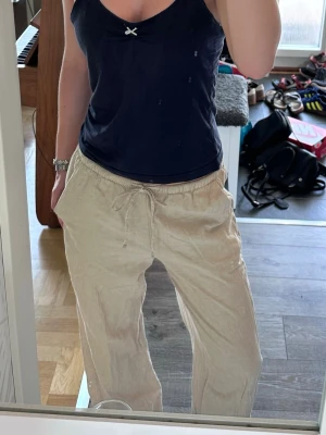 Beige linnebyxor från gina - Snygga linnebyxor från Gina, jättebra skick