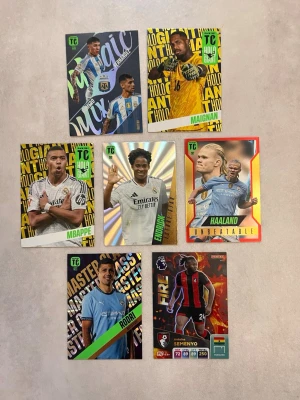 Panini Fotbollskort – Mbappé, Haaland, Endrick m.fl. ⚽ - Säljer 7 Panini fotbollskort i fint skick. Innehåller bland annat Mbappé, Haaland, Endrick, Rodri, Maignan, Romero och Enzo Fernández. Säljs som paket. Skicka gärna ett meddelande vid frågor! ⚽📦