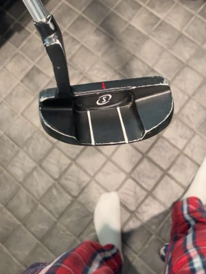 Billig Spalding Putter - Hej! Säljer min Spalding Executive Putter. Längd är standard 34 Tum Greppet i är nyskick. Hör gärna av dig vid minsta fundering eller intresse! MVH / Gustav    Sökord: Putter Golfputter Golf Golfklubba Spalding Executive BilligGolf Billigputter 34