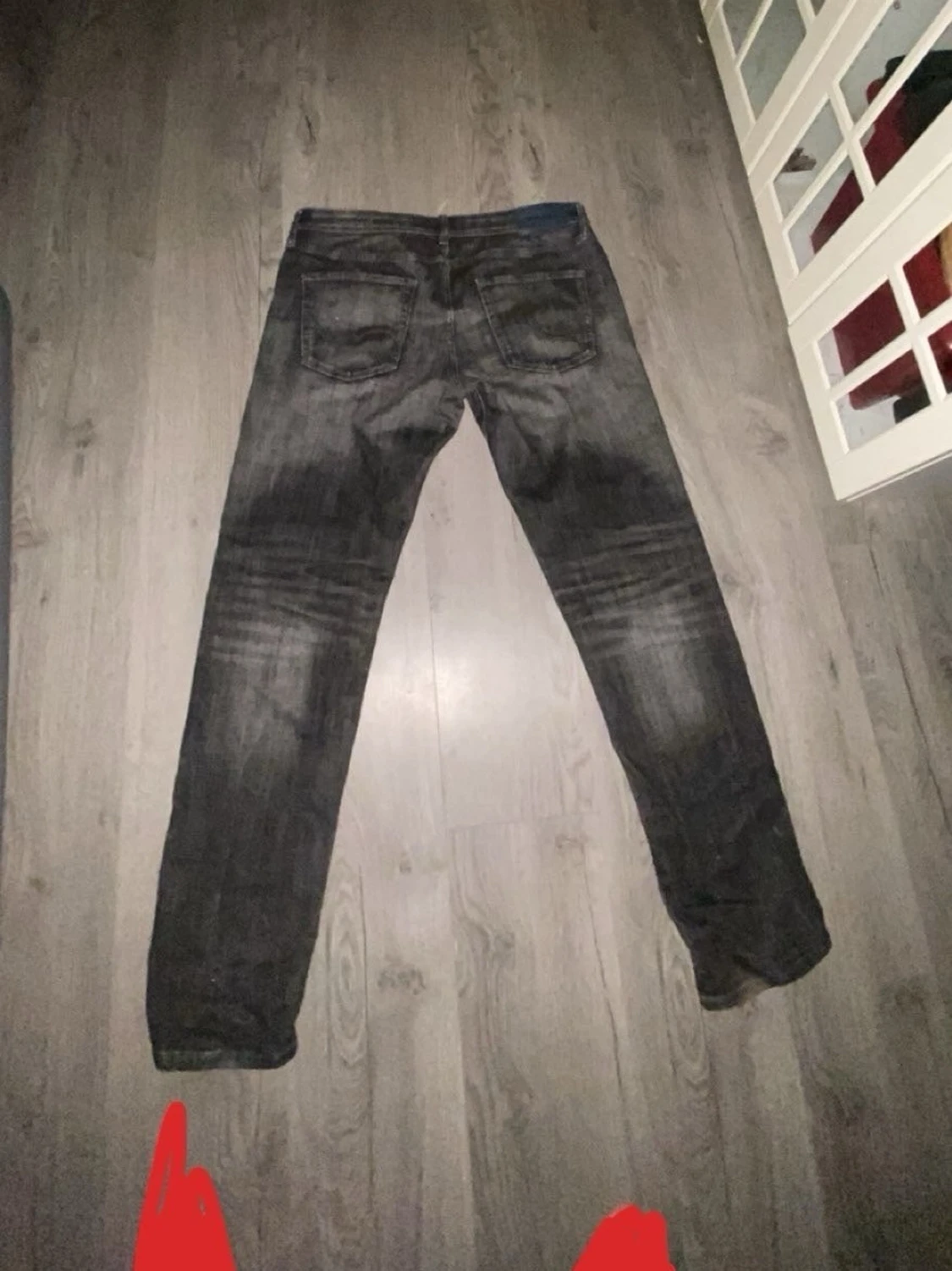 Svarta slitna jeans med raka ben - 1