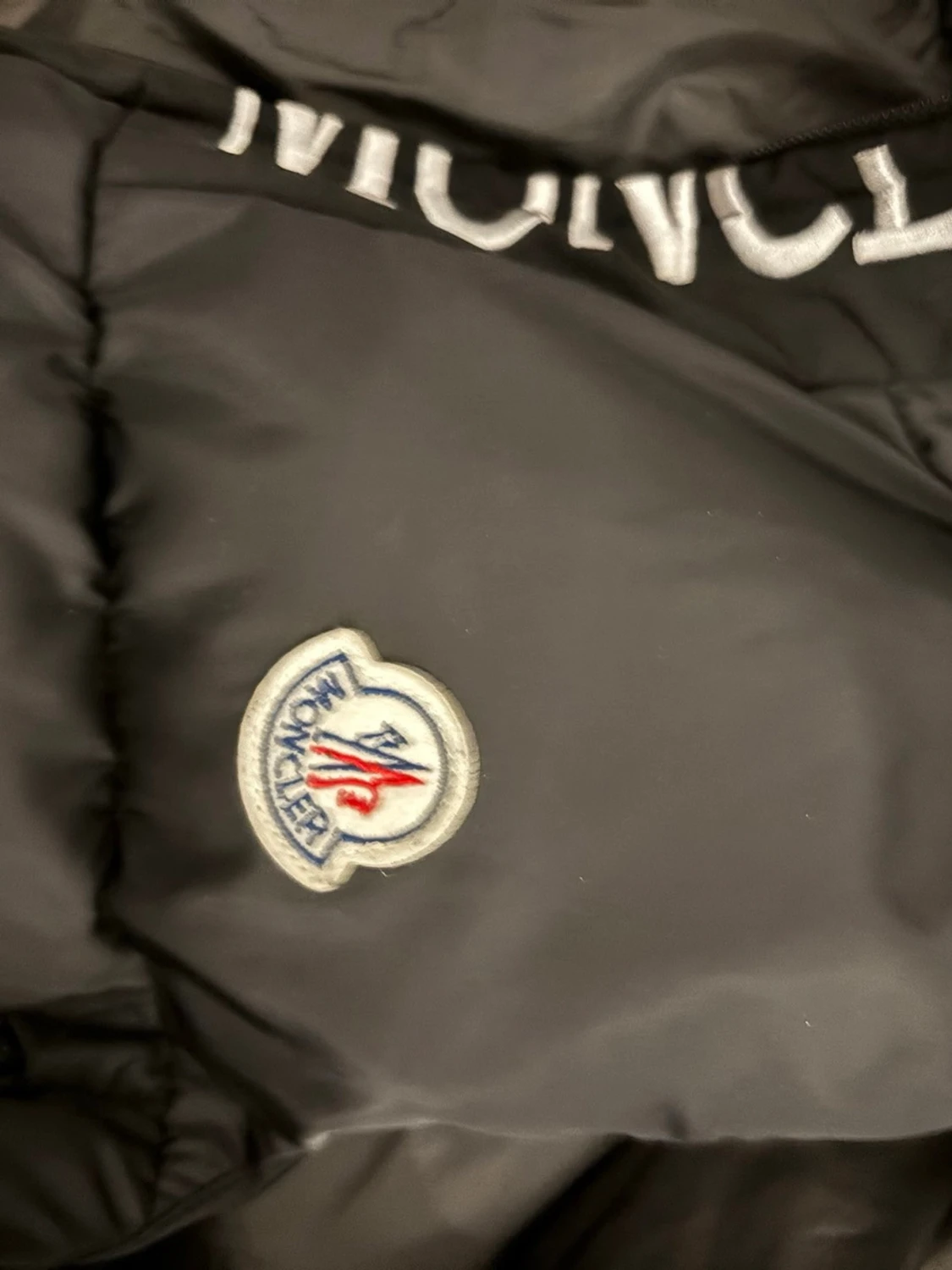 Svart dunväst från Moncler med huva - 5