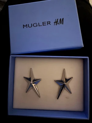 H&M x Mugler - Örhängen från H&Ms samarbete med Mugler